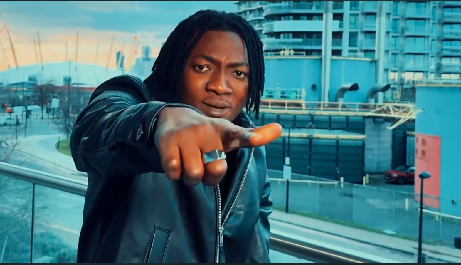 Kwesi Amewuga “YIE” ft Medikal Visualiser